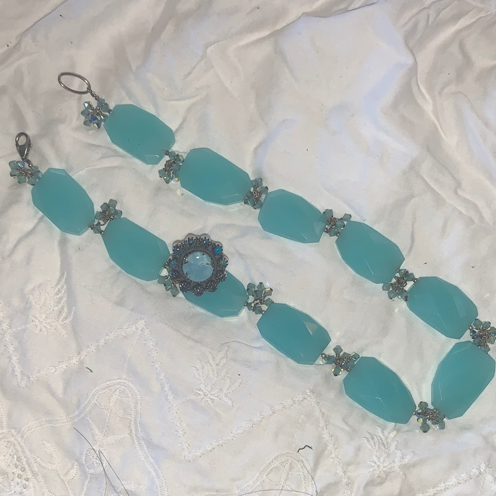 Elegant Turquoise Necklace and Bracelet Set